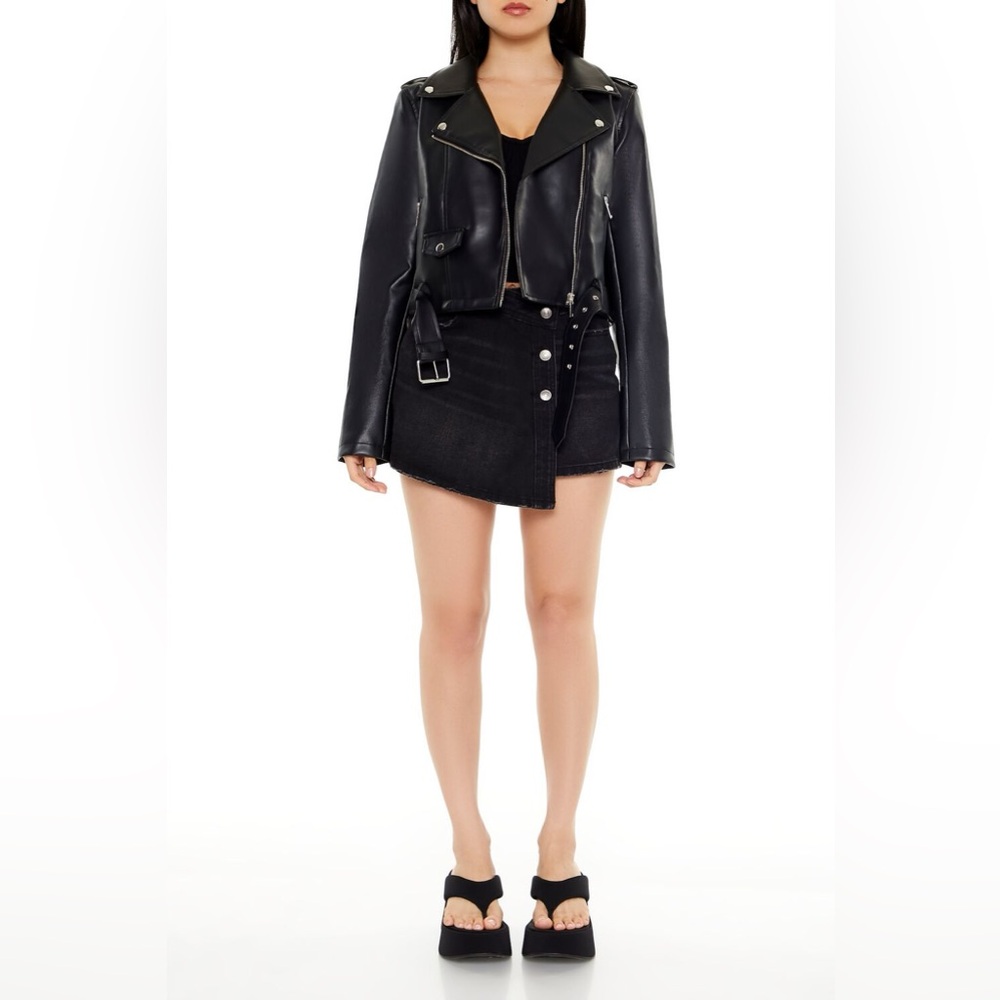 Forever 21 Women’s Black Faux Leather Cropped Moto Jacket Size S - Picture 2 of 6
